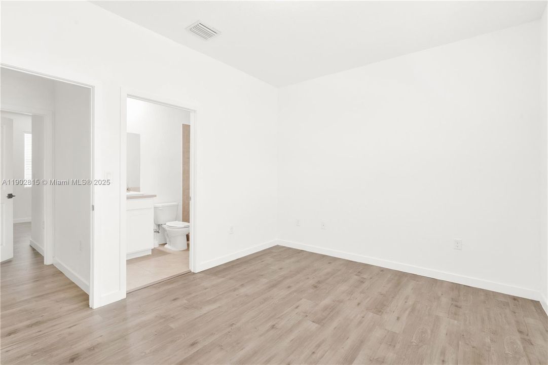 For Rent: $2,200 (2 beds, 2 baths, 1208 Square Feet)