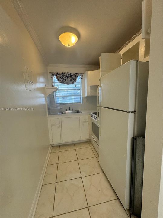 For Rent: $1,400 (1 beds, 1 baths, 572 Square Feet)