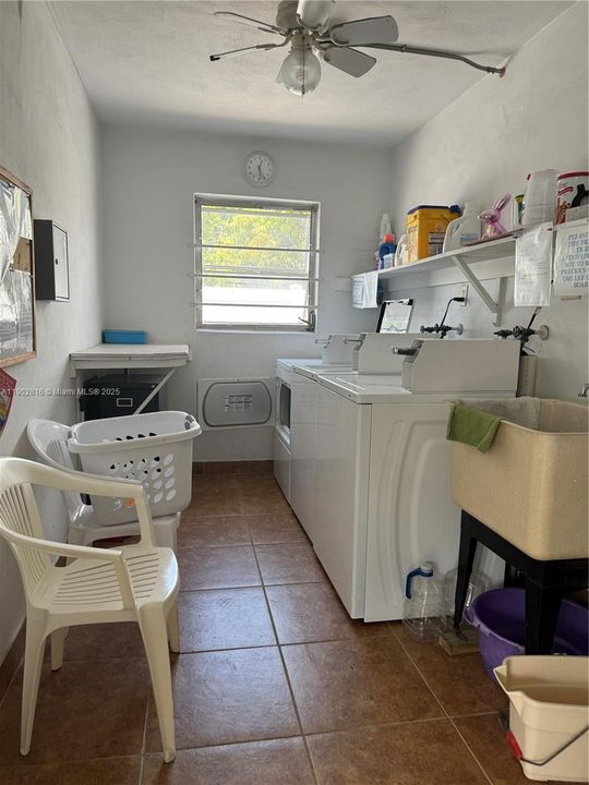 For Rent: $1,400 (1 beds, 1 baths, 572 Square Feet)