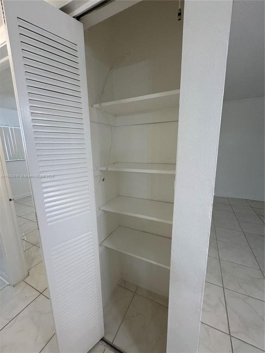 For Rent: $1,400 (1 beds, 1 baths, 572 Square Feet)