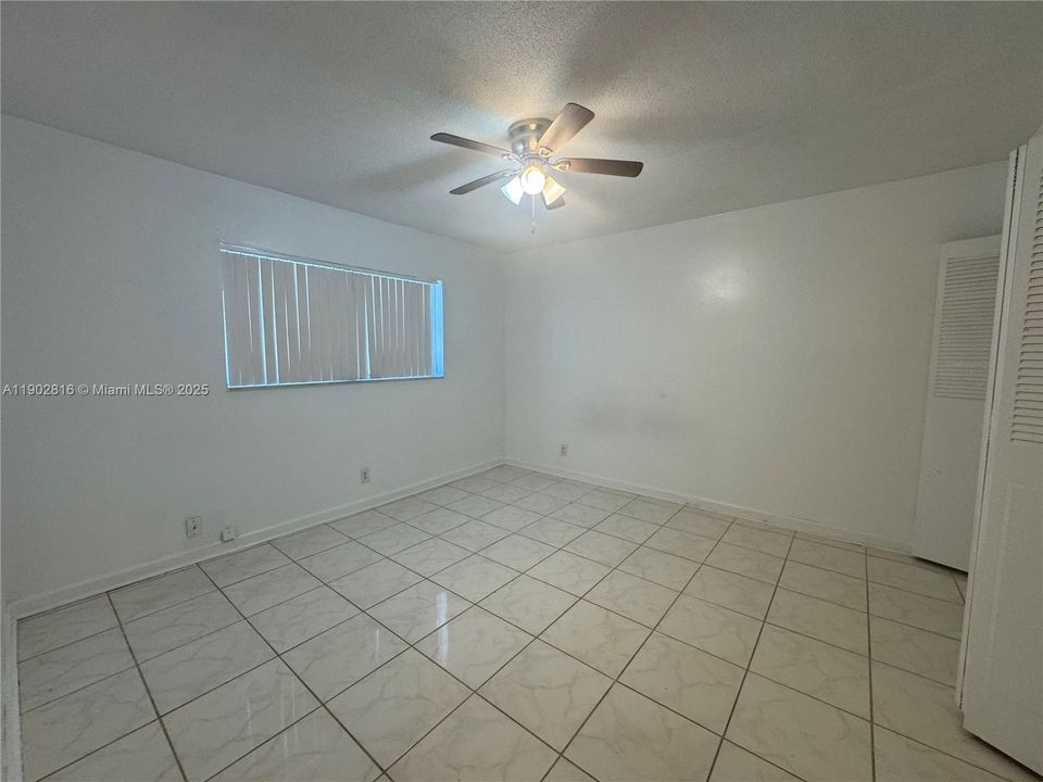 For Rent: $1,400 (1 beds, 1 baths, 572 Square Feet)