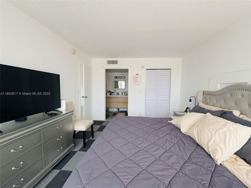 出租: $2,200 (1 贝兹, 1 浴室, 767 平方英尺)