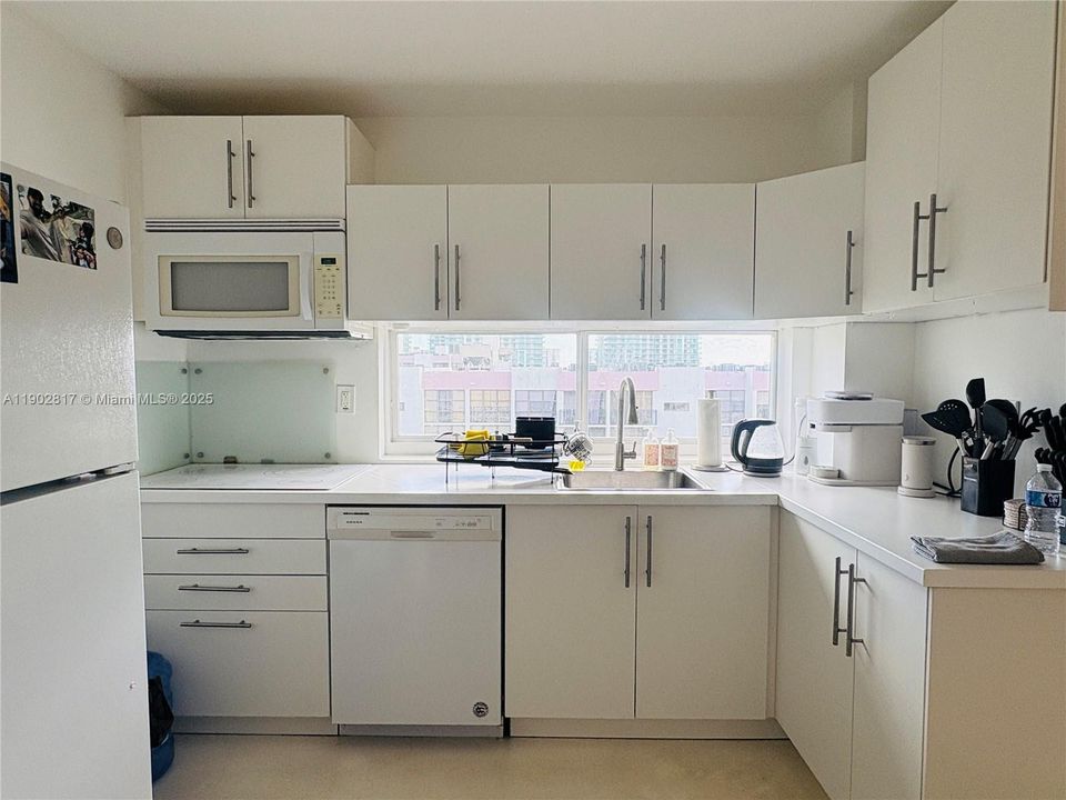 出租: $2,200 (1 贝兹, 1 浴室, 767 平方英尺)