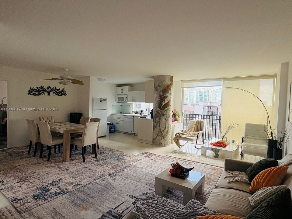 出租: $2,200 (1 贝兹, 1 浴室, 767 平方英尺)