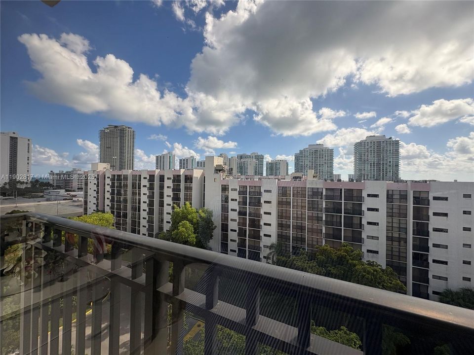 出租: $2,200 (1 贝兹, 1 浴室, 767 平方英尺)