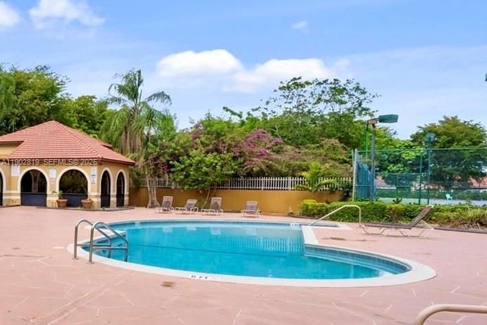 For Rent: $2,450 (3 beds, 2 baths, 1165 Square Feet)