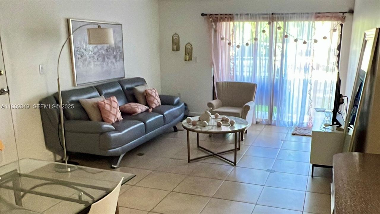 For Rent: $2,450 (3 beds, 2 baths, 1165 Square Feet)