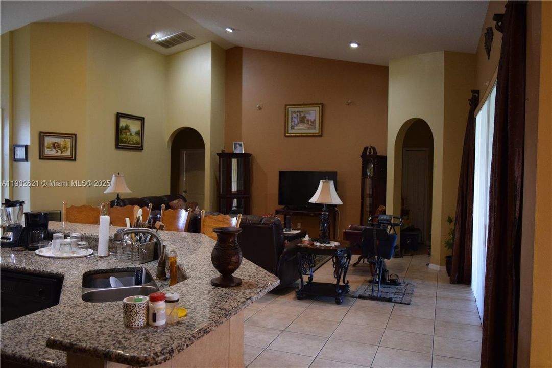 En Venta: $550,000 (4 camas, 3 baños, 0 Pies cuadrados)