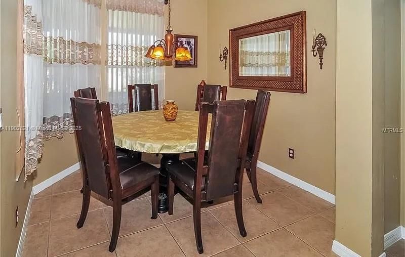 En Venta: $550,000 (4 camas, 3 baños, 0 Pies cuadrados)