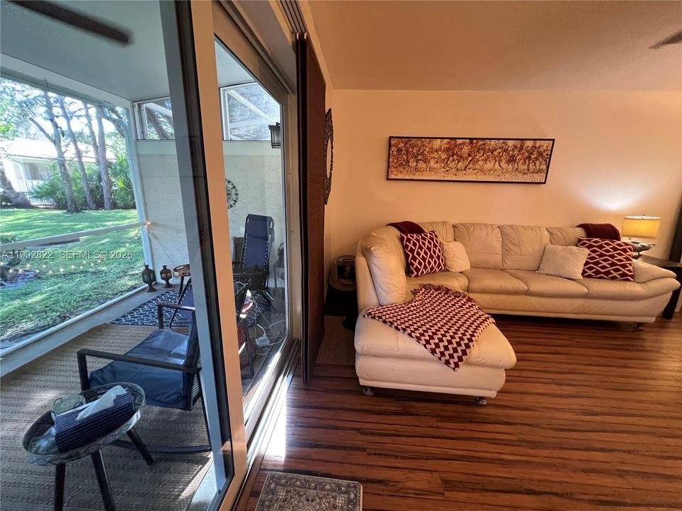 Recently Sold: $325,000 (2 beds, 2 baths, 1233 Square Feet)