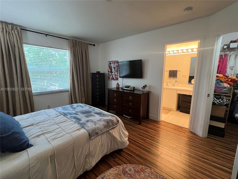 Recently Sold: $325,000 (2 beds, 2 baths, 1233 Square Feet)