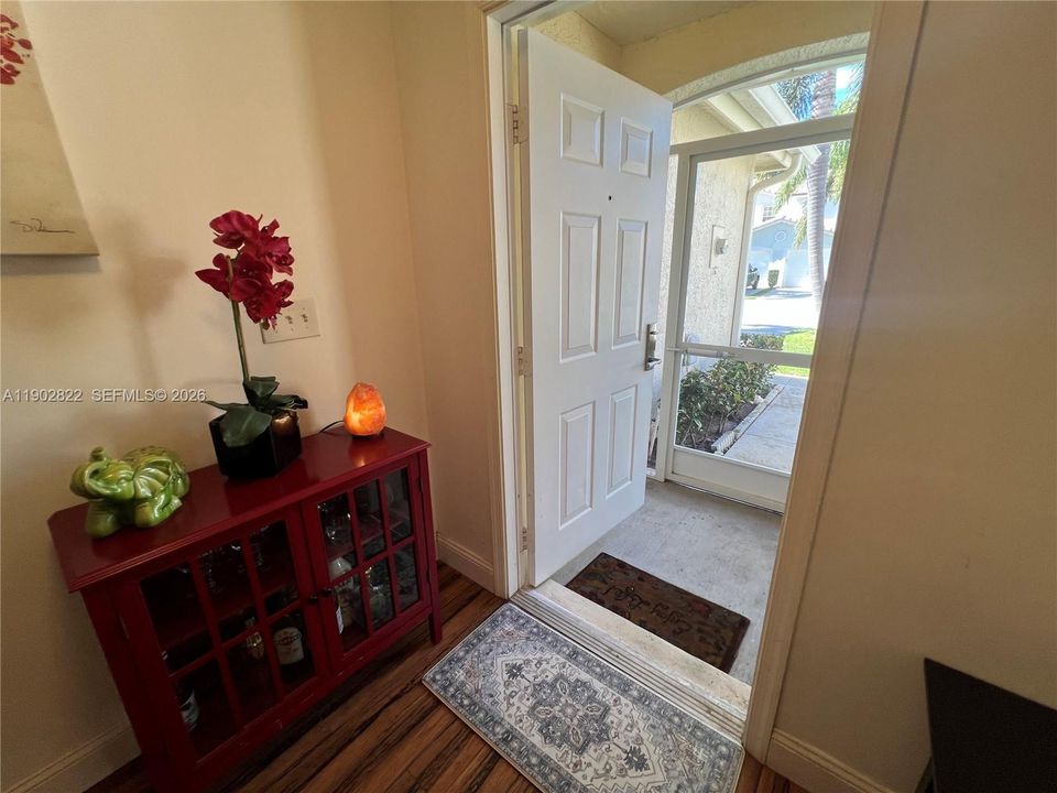 Recently Sold: $325,000 (2 beds, 2 baths, 1233 Square Feet)