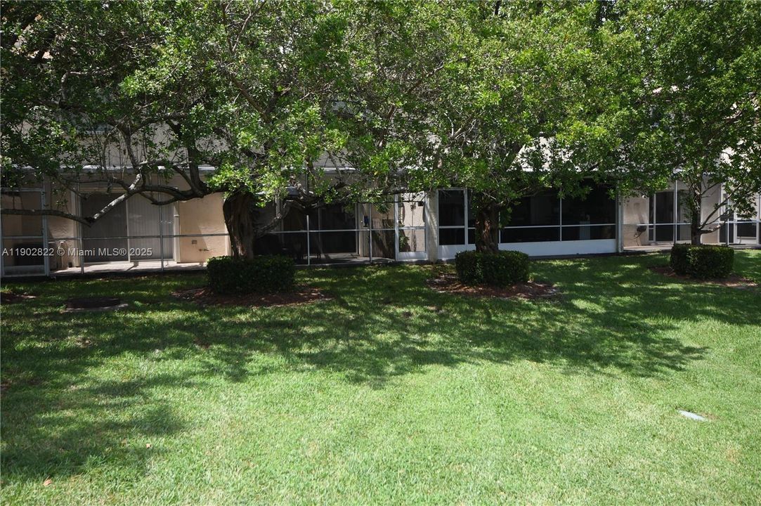 待售: $360,000 (2 贝兹, 2 浴室, 1233 平方英尺)