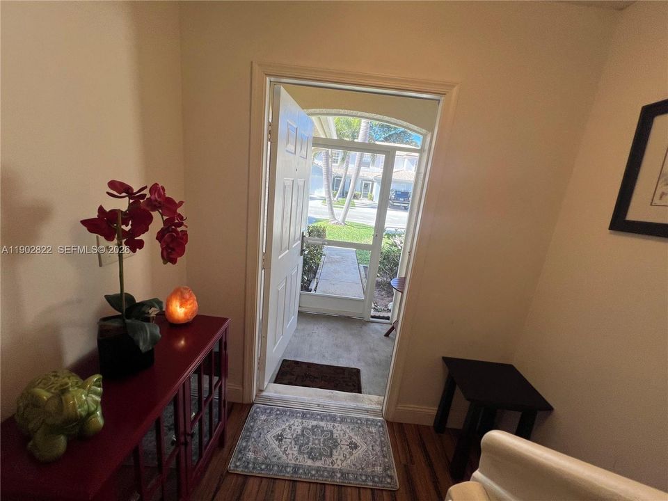 Recently Sold: $325,000 (2 beds, 2 baths, 1233 Square Feet)