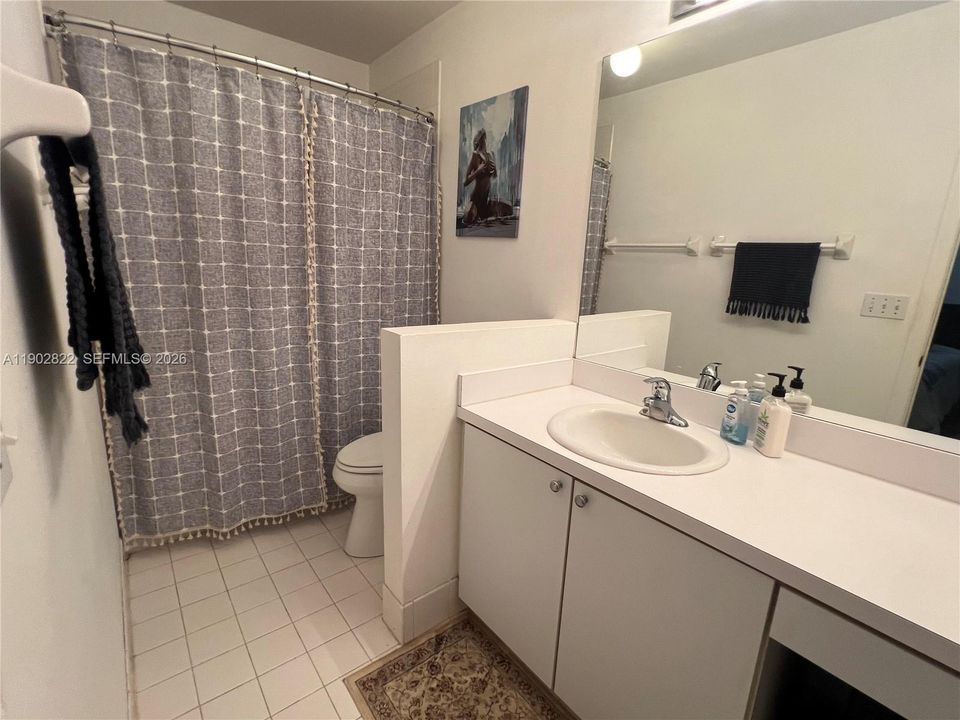 Recently Sold: $325,000 (2 beds, 2 baths, 1233 Square Feet)