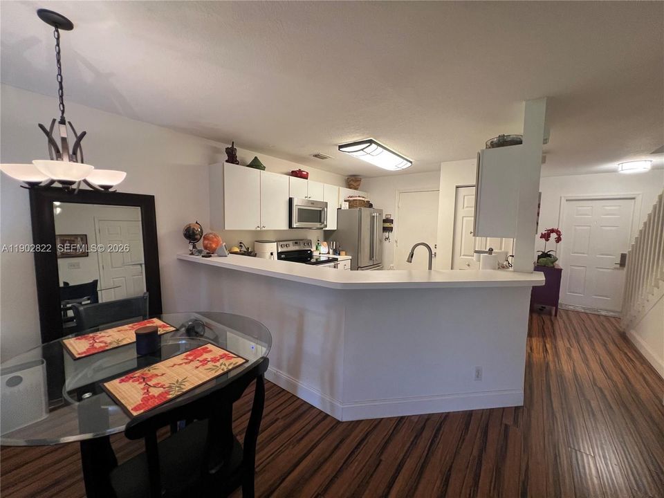 Recently Sold: $325,000 (2 beds, 2 baths, 1233 Square Feet)