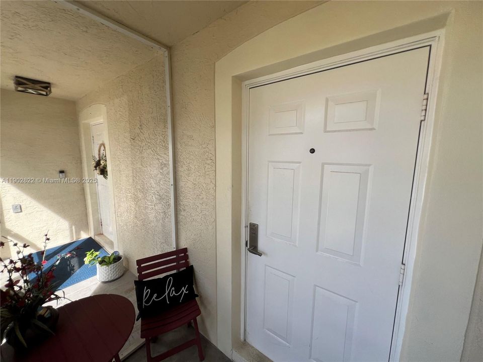 待售: $360,000 (2 贝兹, 2 浴室, 1233 平方英尺)