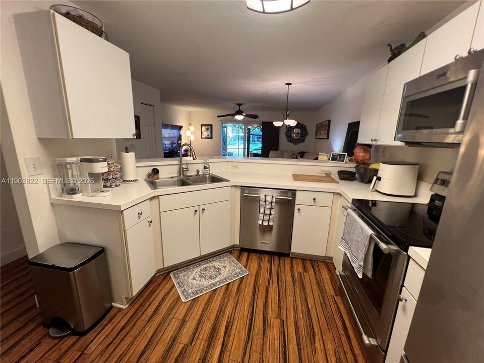 Recently Sold: $325,000 (2 beds, 2 baths, 1233 Square Feet)