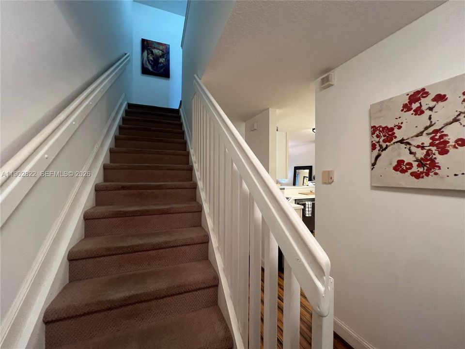 Recently Sold: $325,000 (2 beds, 2 baths, 1233 Square Feet)