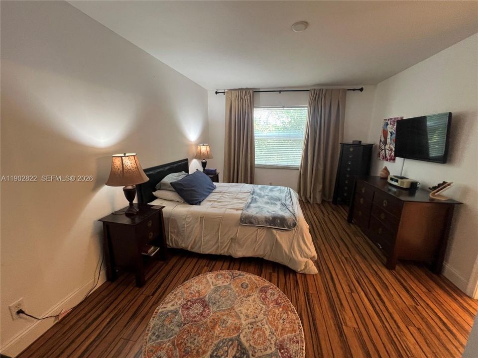 Recently Sold: $325,000 (2 beds, 2 baths, 1233 Square Feet)