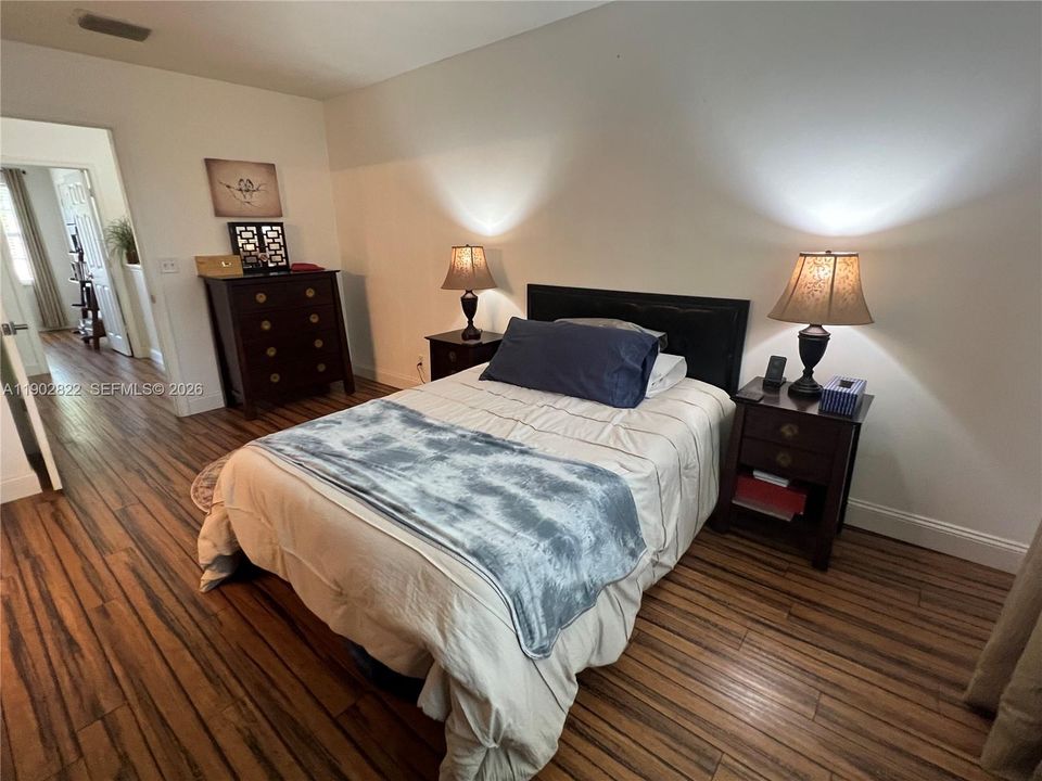 Recently Sold: $325,000 (2 beds, 2 baths, 1233 Square Feet)