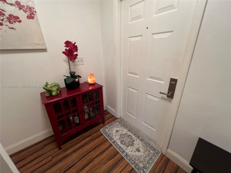 Recently Sold: $325,000 (2 beds, 2 baths, 1233 Square Feet)