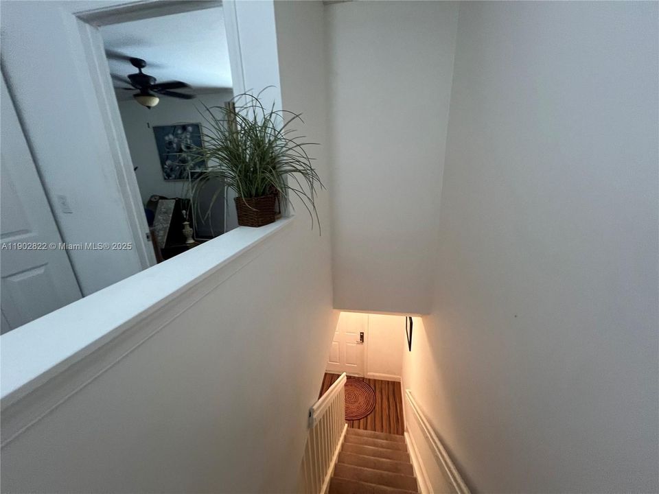 待售: $360,000 (2 贝兹, 2 浴室, 1233 平方英尺)