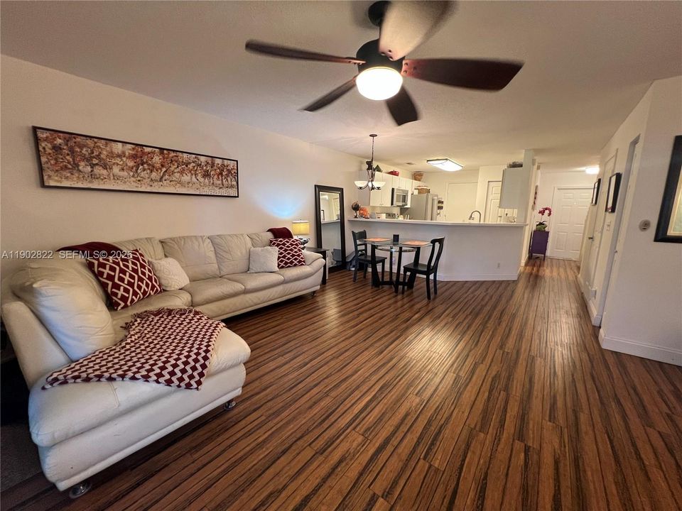 Recently Sold: $325,000 (2 beds, 2 baths, 1233 Square Feet)