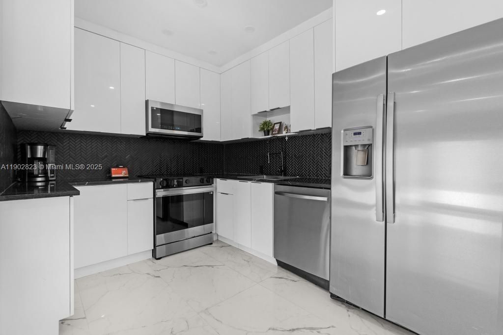 For Sale: $615,000 (4 beds, 3 baths, 1290 Square Feet)