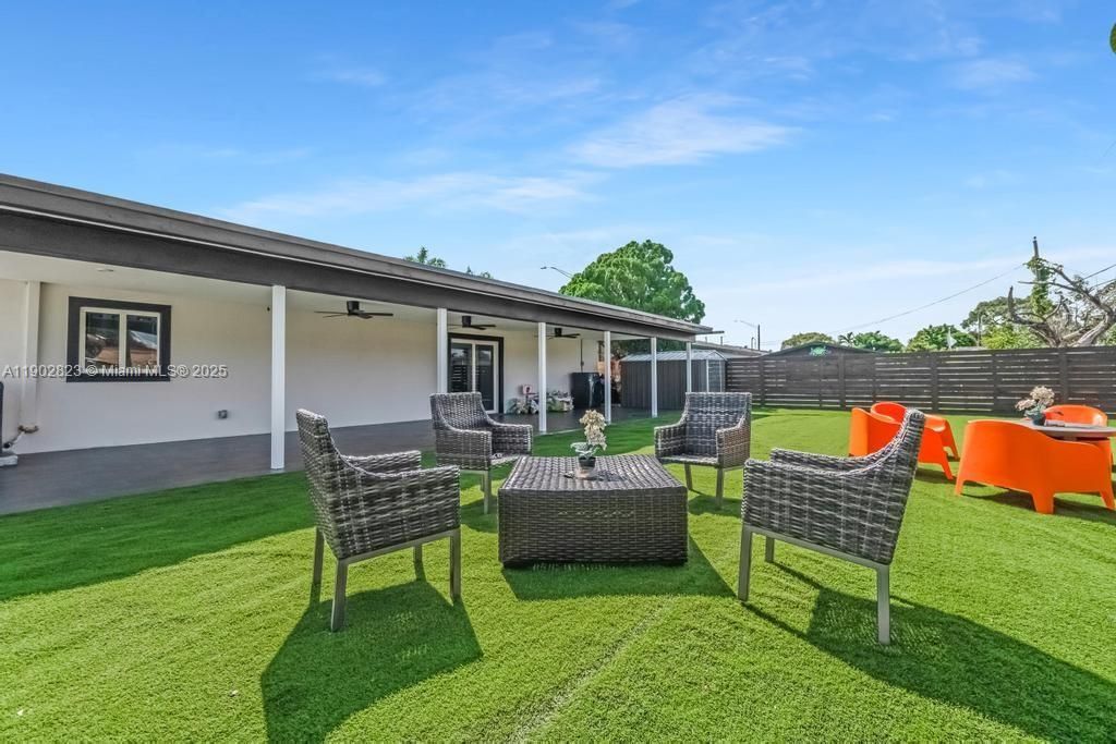 For Sale: $615,000 (4 beds, 3 baths, 1290 Square Feet)