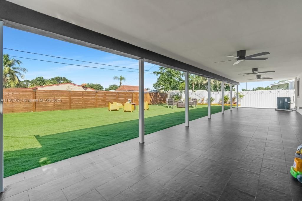 For Sale: $615,000 (4 beds, 3 baths, 1290 Square Feet)