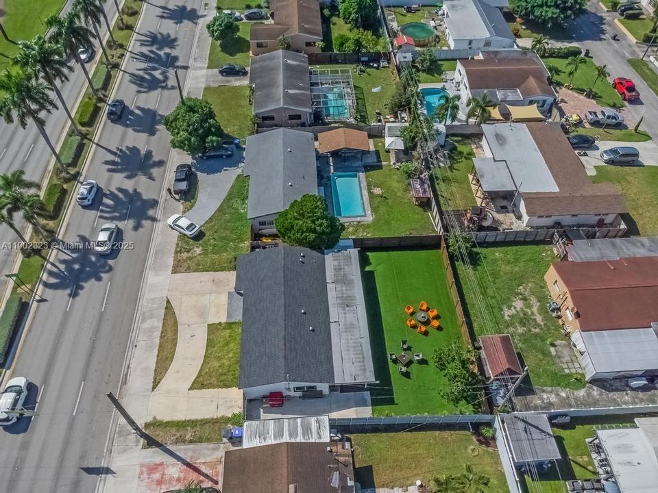 For Sale: $615,000 (4 beds, 3 baths, 1290 Square Feet)