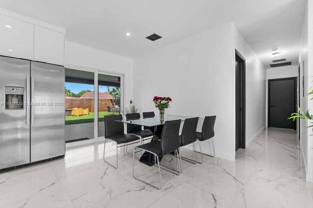 For Sale: $615,000 (4 beds, 3 baths, 1290 Square Feet)