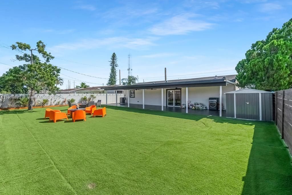 For Sale: $615,000 (4 beds, 3 baths, 1290 Square Feet)