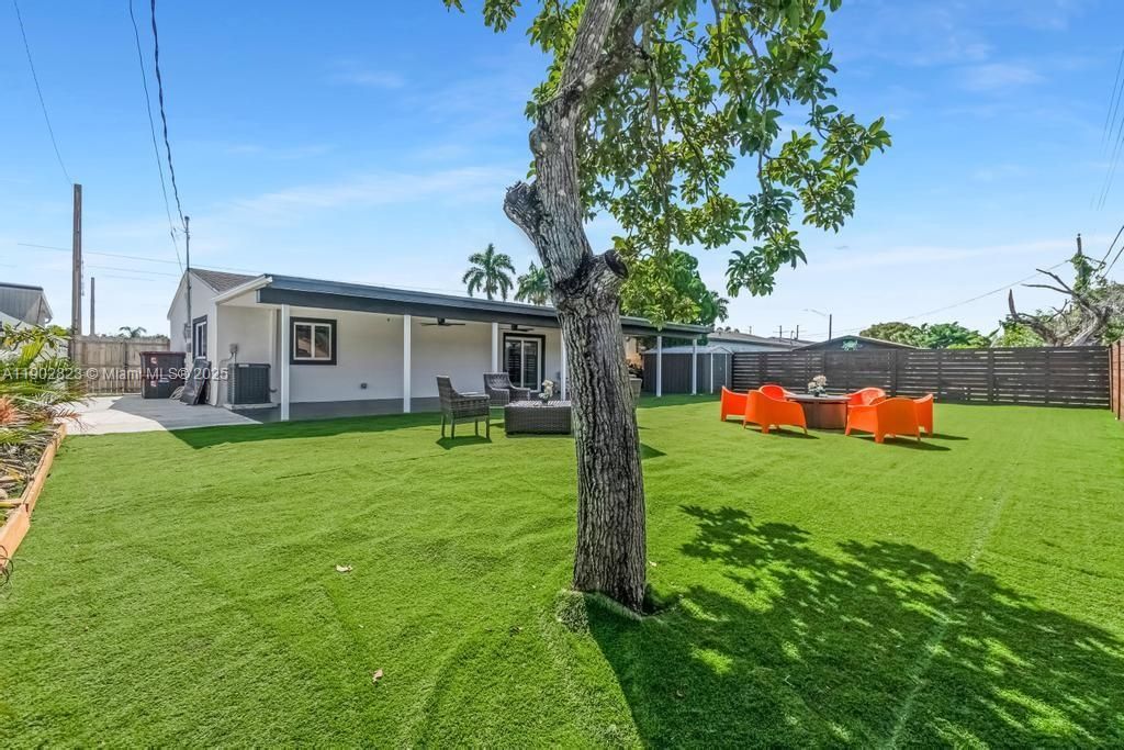 For Sale: $615,000 (4 beds, 3 baths, 1290 Square Feet)