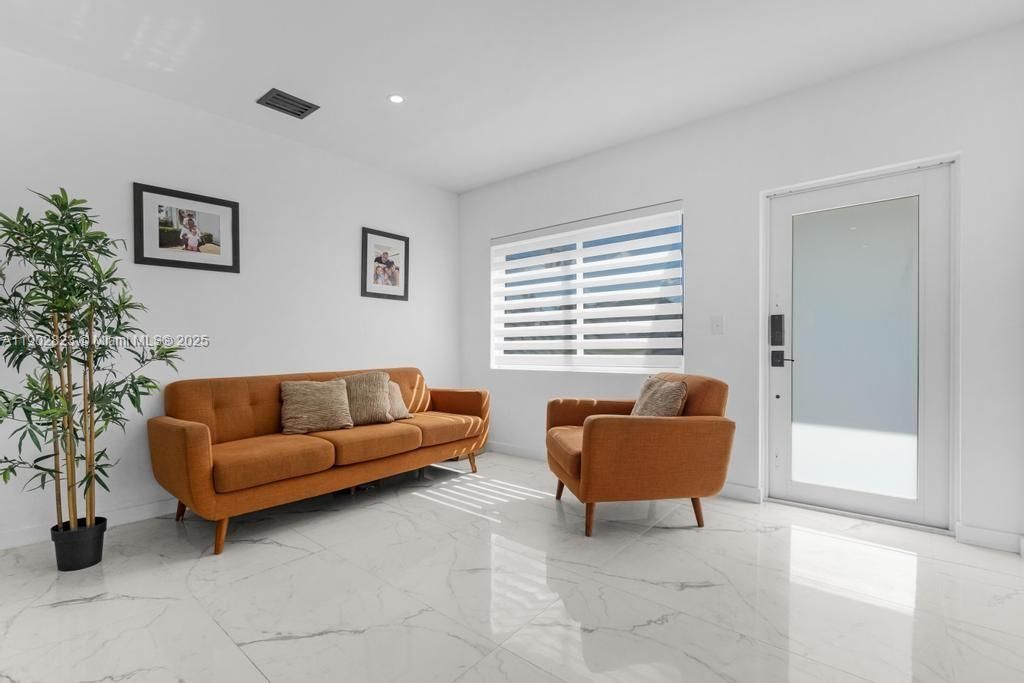 For Sale: $615,000 (4 beds, 3 baths, 1290 Square Feet)