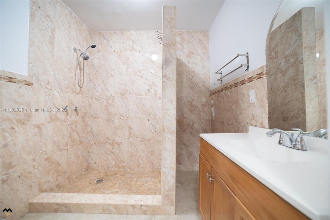 Active With Contract: $3,500 (3 beds, 3 baths, 1650 Square Feet)