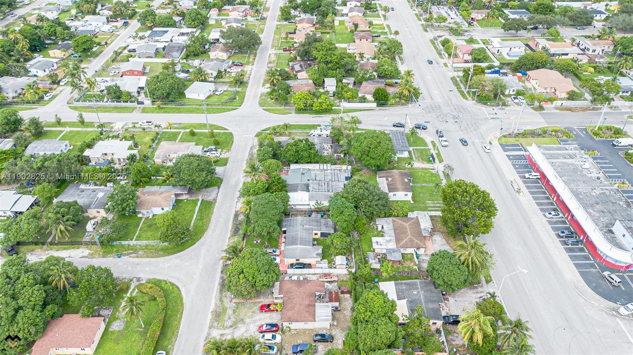 Active With Contract: $3,500 (3 beds, 3 baths, 1650 Square Feet)