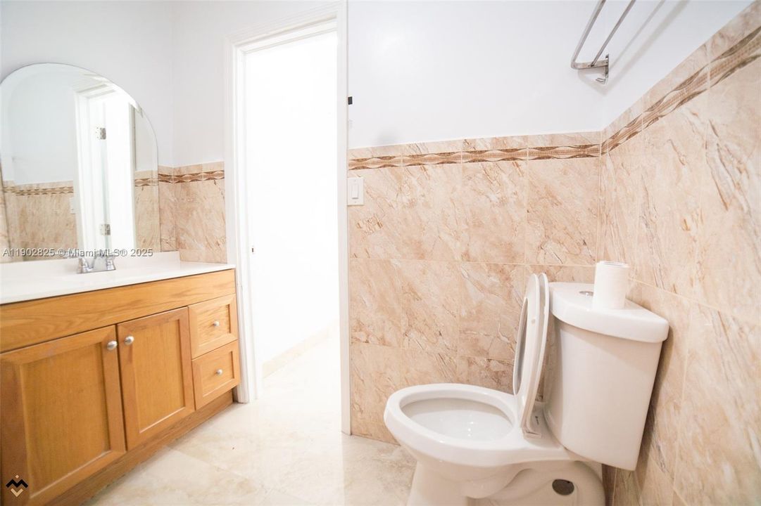 Active With Contract: $3,500 (3 beds, 3 baths, 1650 Square Feet)