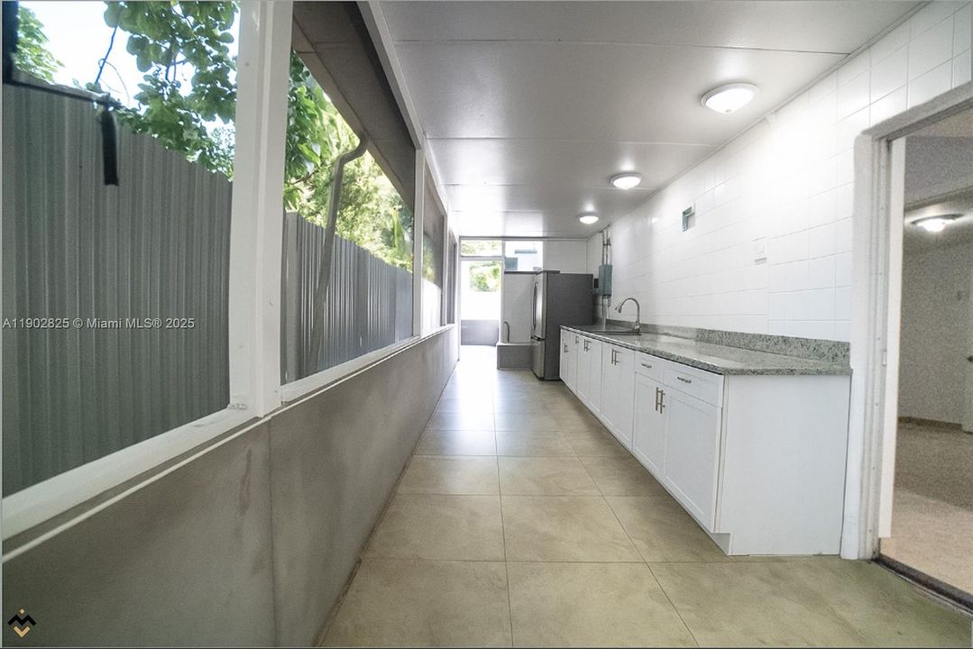 Active With Contract: $3,500 (3 beds, 3 baths, 1650 Square Feet)