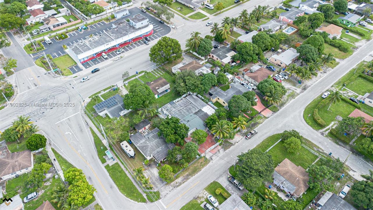 Active With Contract: $3,500 (3 beds, 3 baths, 1650 Square Feet)