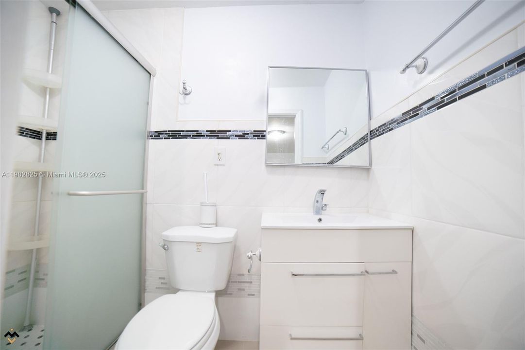 Active With Contract: $3,500 (3 beds, 3 baths, 1650 Square Feet)