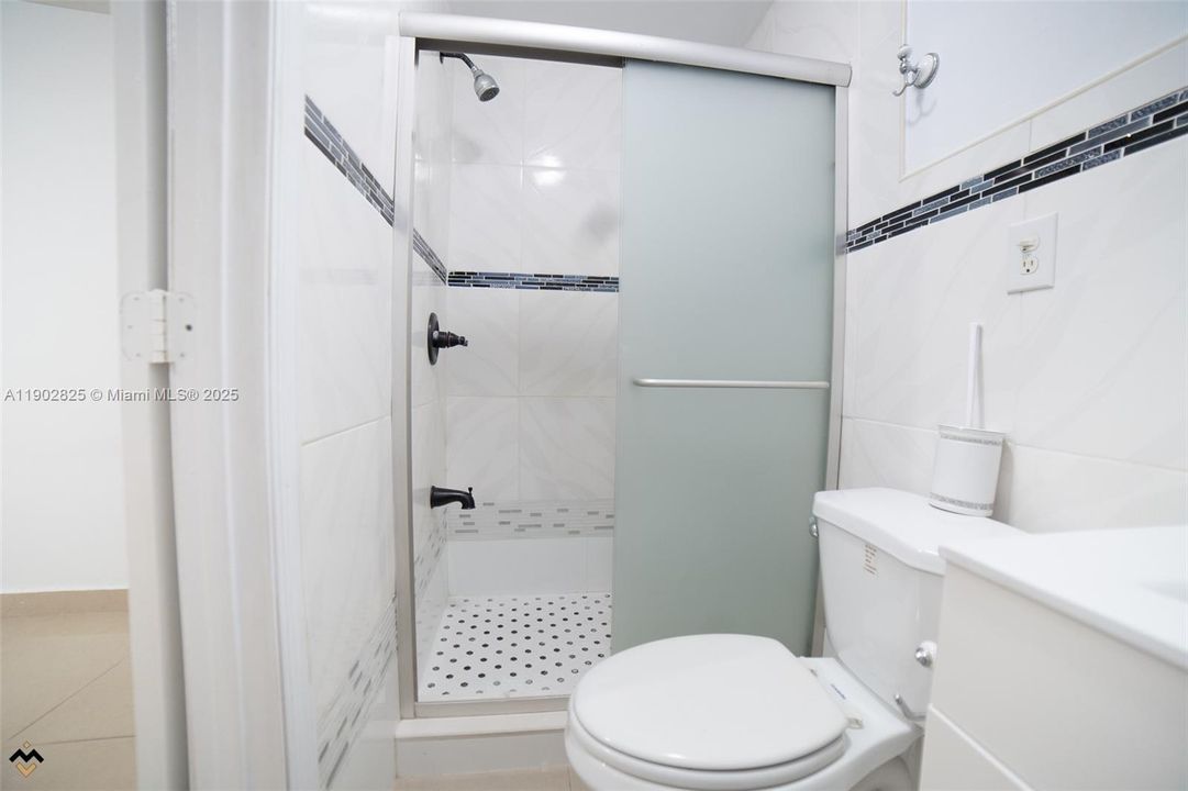 Active With Contract: $3,500 (3 beds, 3 baths, 1650 Square Feet)