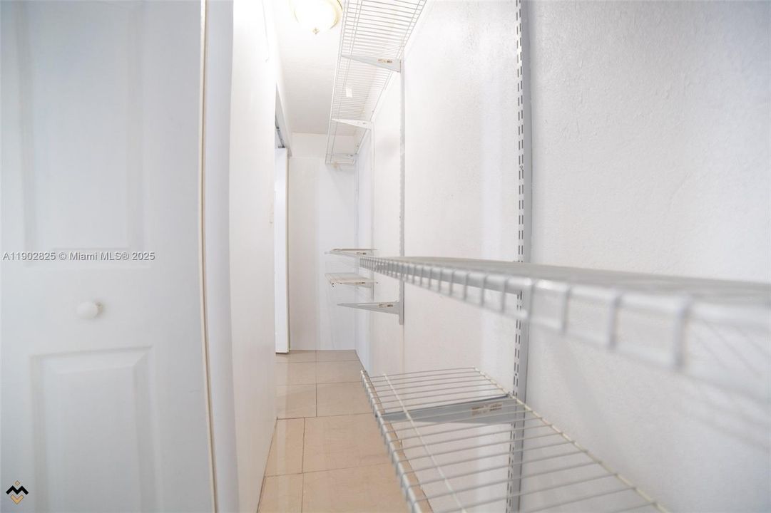 Active With Contract: $3,500 (3 beds, 3 baths, 1650 Square Feet)