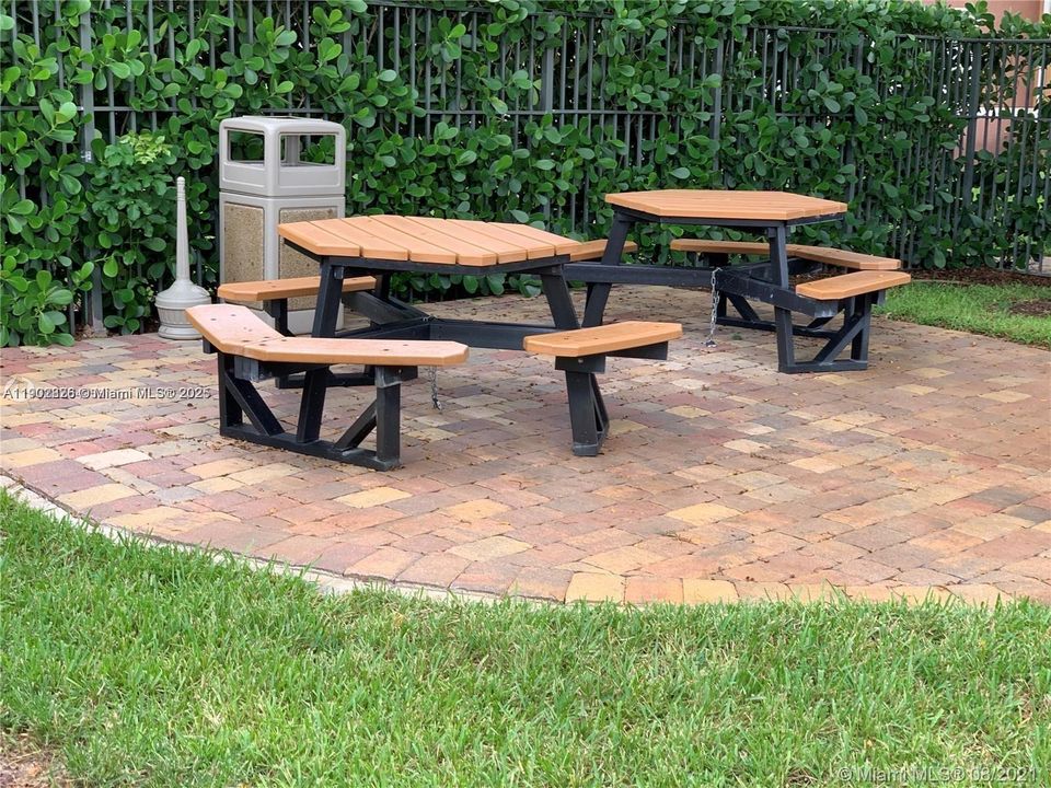 出租: $2,000 (2 贝兹, 2 浴室, 1105 平方英尺)