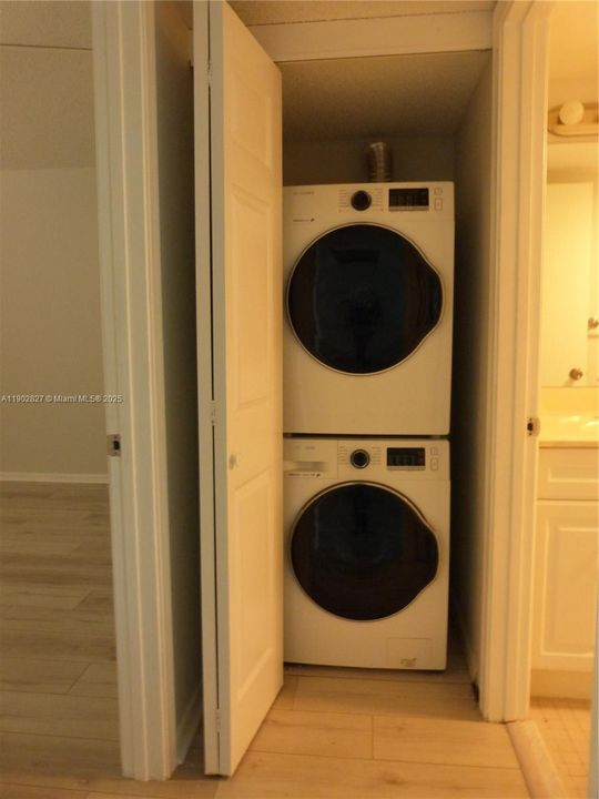 出租: $2,350 (2 贝兹, 2 浴室, 1100 平方英尺)