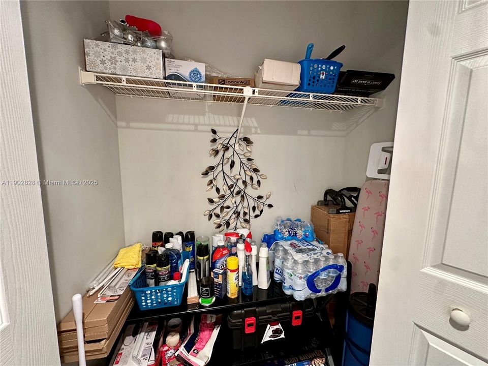 合同活跃: $239,900 (2 贝兹, 2 浴室, 1113 平方英尺)