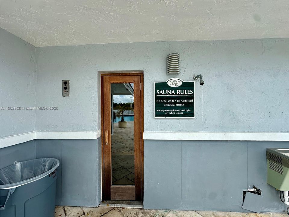 合同活跃: $239,900 (2 贝兹, 2 浴室, 1113 平方英尺)