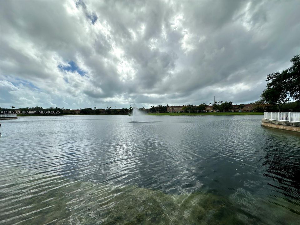 合同活跃: $239,900 (2 贝兹, 2 浴室, 1113 平方英尺)