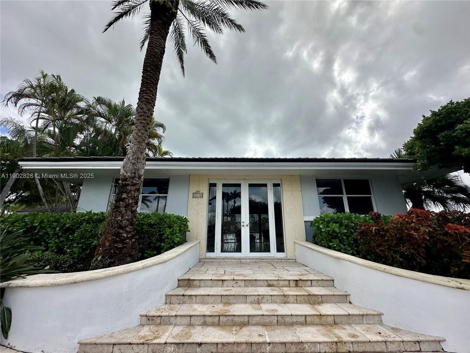 合同活跃: $239,900 (2 贝兹, 2 浴室, 1113 平方英尺)